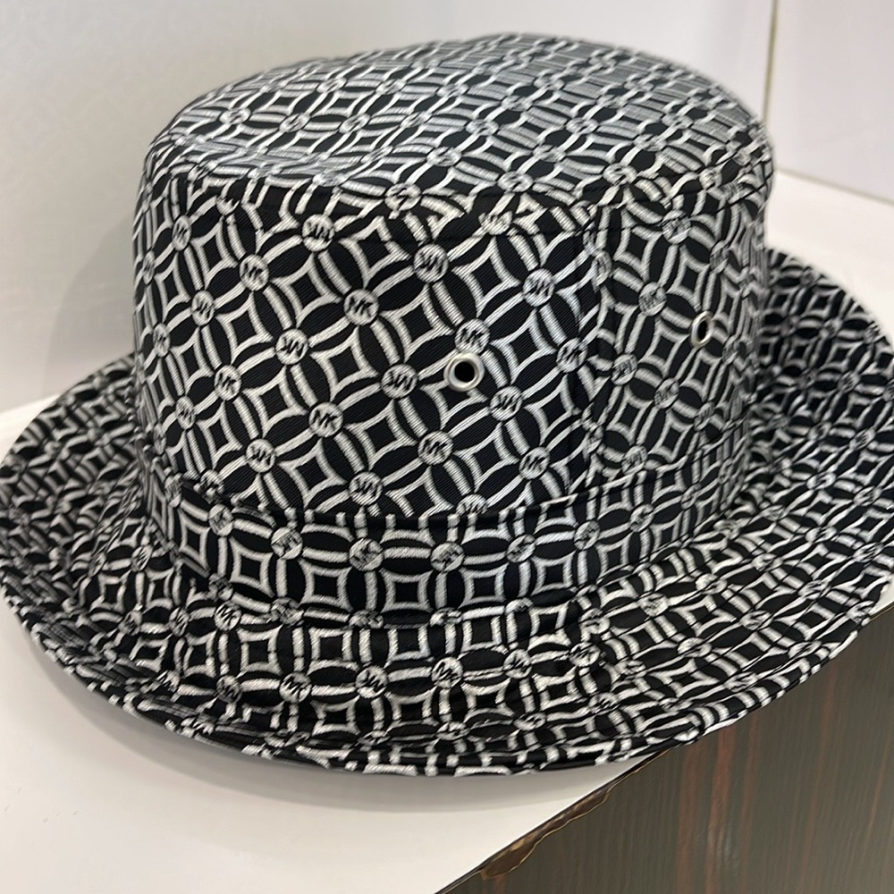 Michael Kors Women’s MK Logo Jacquard Bucket Hat
Black 
NWT - Picture 10 of 16